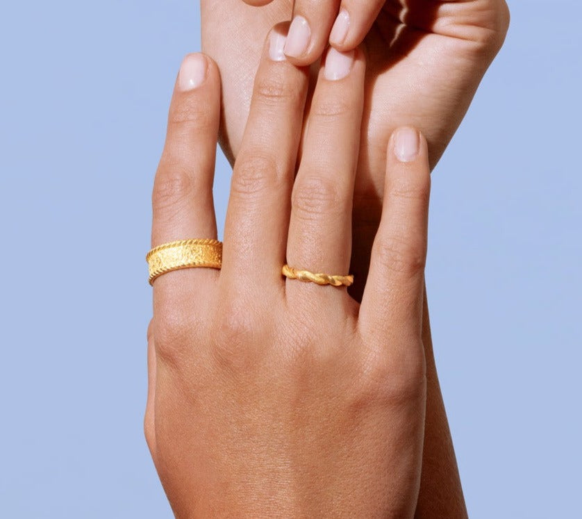 'Love intertwining' Yellow Gold Rope Ring