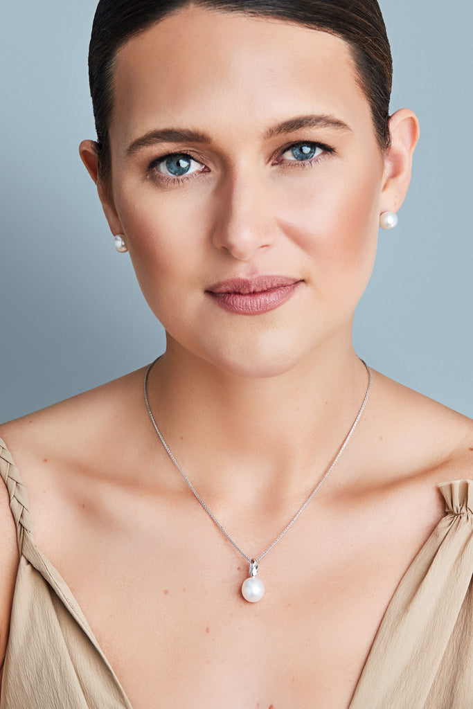 V shaped discount pearl necklace
