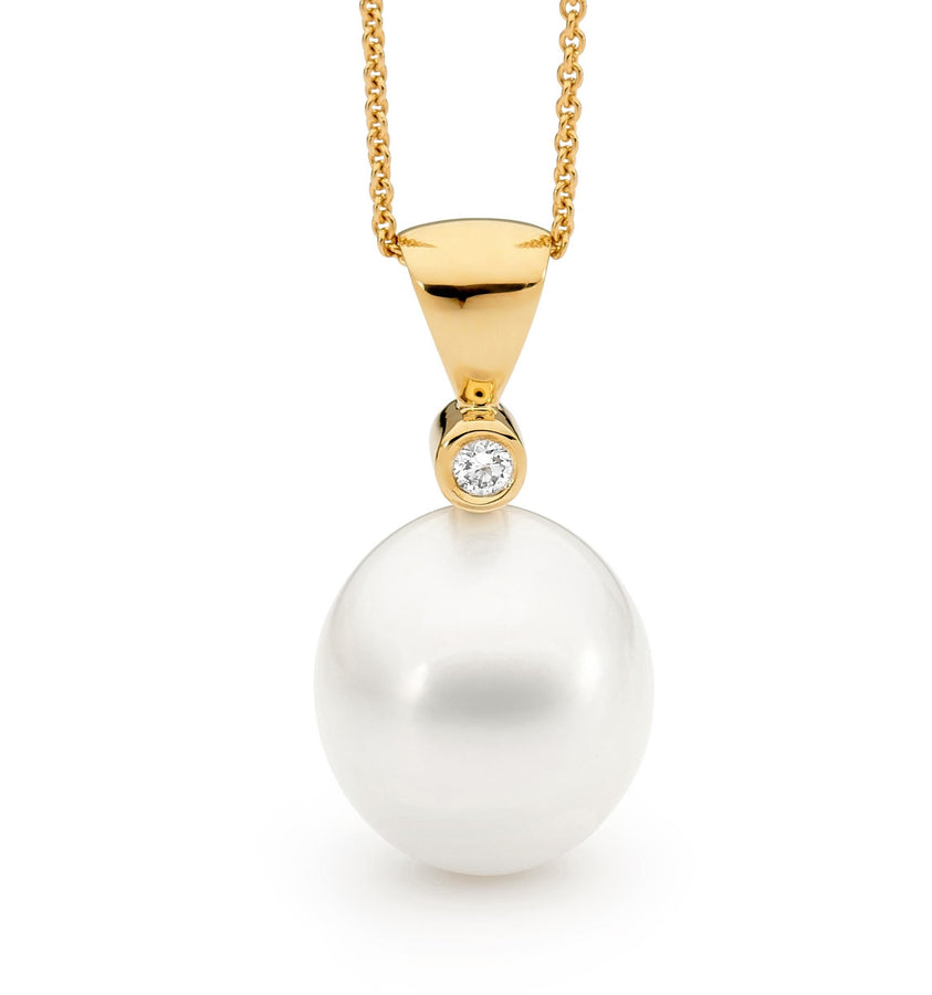 Classic Pearl & Diamond Pendant